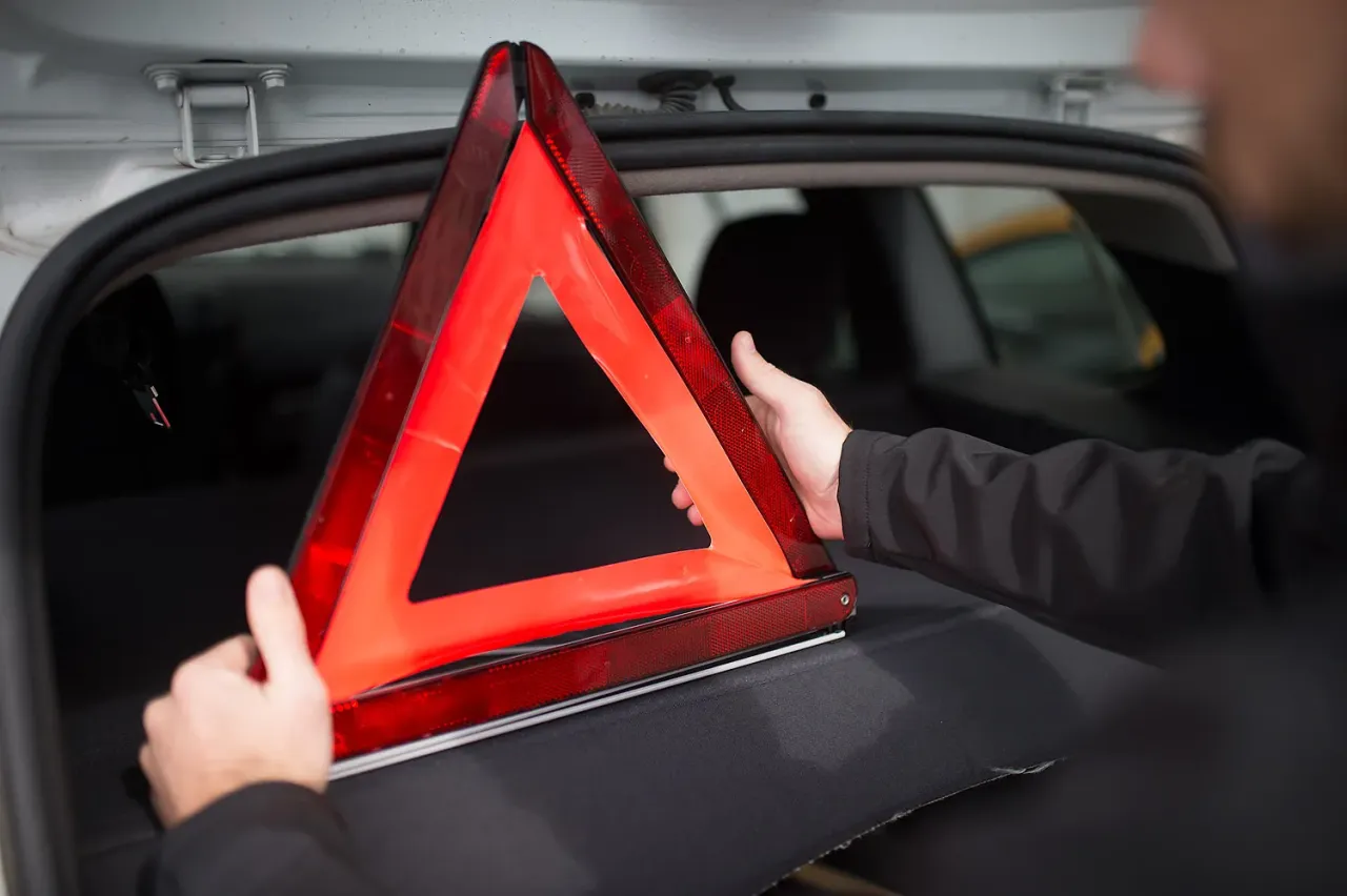 Jak prawidłowo holować auto, aby uniknąć niebezpieczeństwa i kosztów