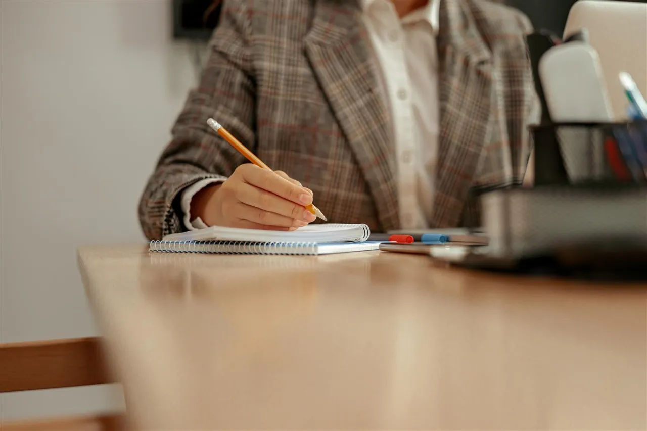 Wsparcie przy pisaniu pracy doktorskiej – co warto wiedzieć przed rozpoczęciem współpracy?