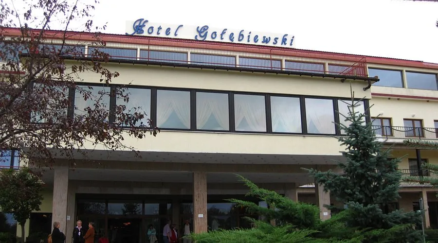 Hotel Gołębiewski w Mikołajkach - kiedy powstał i jego historia