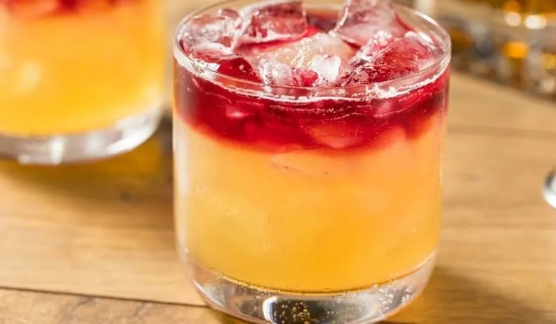 Najlepsze przepisy na dobry drink z whisky, które zaskoczą Twoich gości