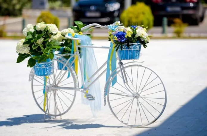 Jak zrobić kwietnik ze starego roweru: 8 kroków do ozdoby ogrodu