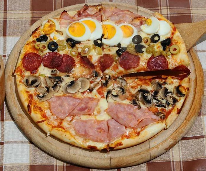Pizza czy pica? Jedyna poprawna pisownia i odmiana!