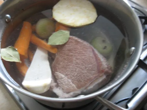 "Mięso wołowe na rosół - przepisy, porady, jakie mięso wybrać"