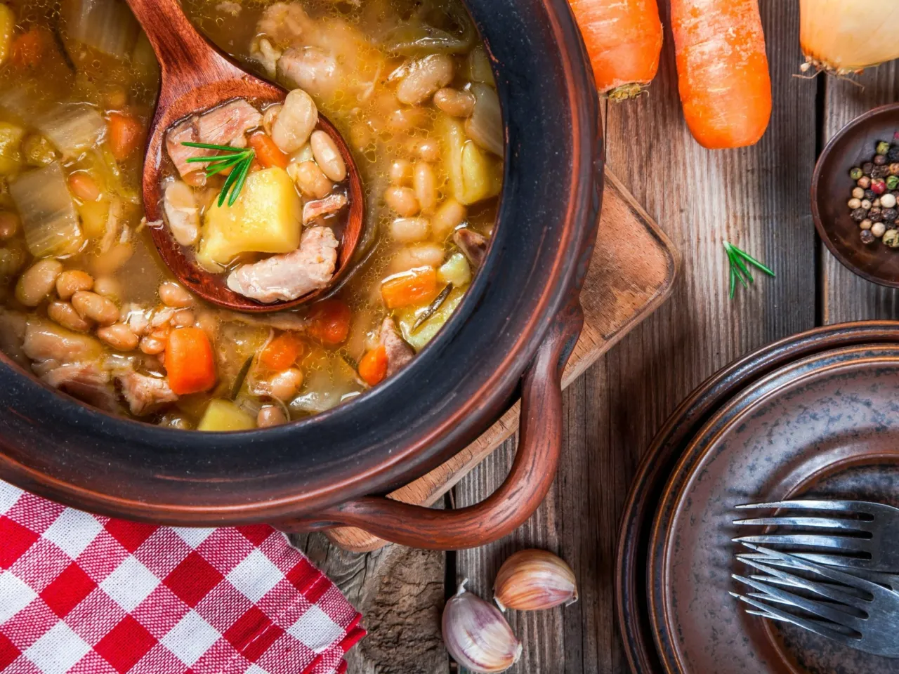 Ile kcal ma zupa fasolowa? Zaskakujące różnice w kaloryczności