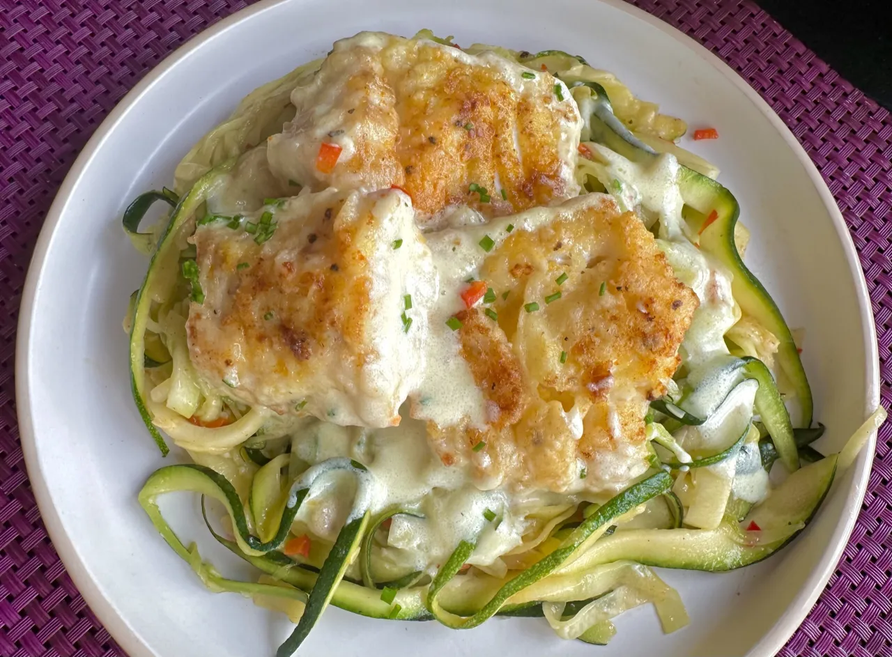 Zdrowy dorsz na spaghetti z cukinii - prosty przepis na obiad