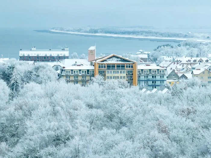 Zima nad morzem: Gdzie spędzić zimowe wakacje nad Bałtykiem