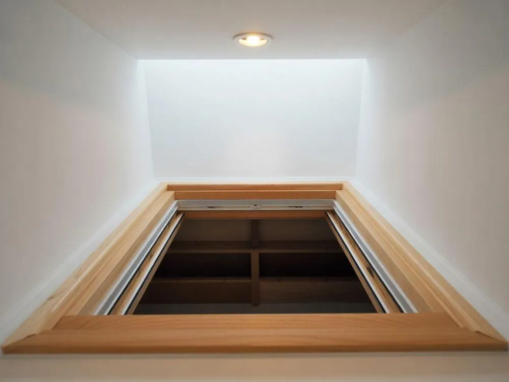 Jak skutecznie zamaskować wejście na strych – proste i praktyczne sposoby