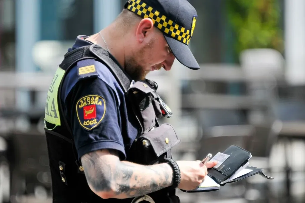 Czy straż miejska może dawać punkty karne? Sprawdź, co musisz wiedzieć