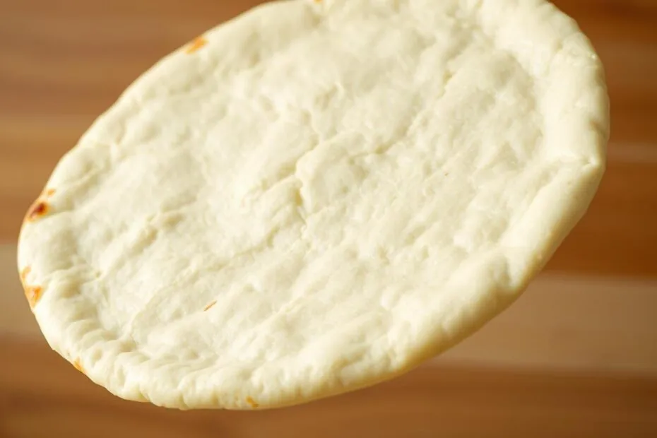 Jak zrobić ciasto na pizzę? Chrupiący spód i puszyste brzegi!