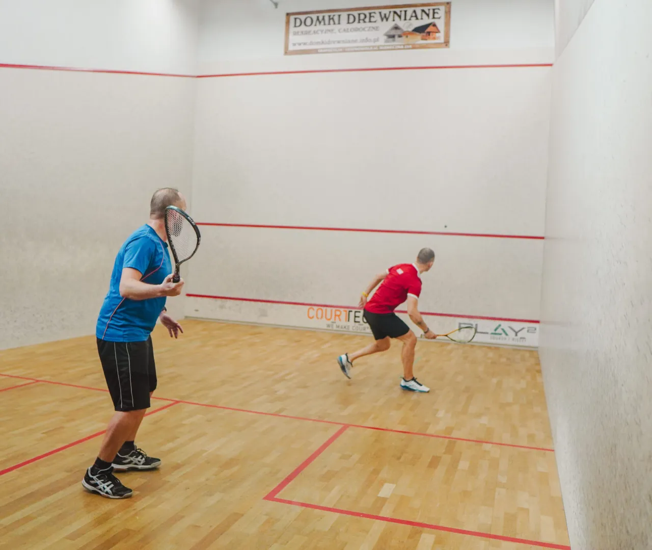 Squash w Piasecznie - najlepsze lekcje i trenerzy, których potrzebujesz