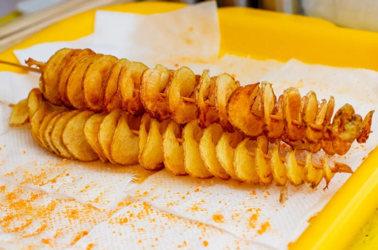 Jak zrobić zakręcone frytki – prosta receptura na pyszne frytki