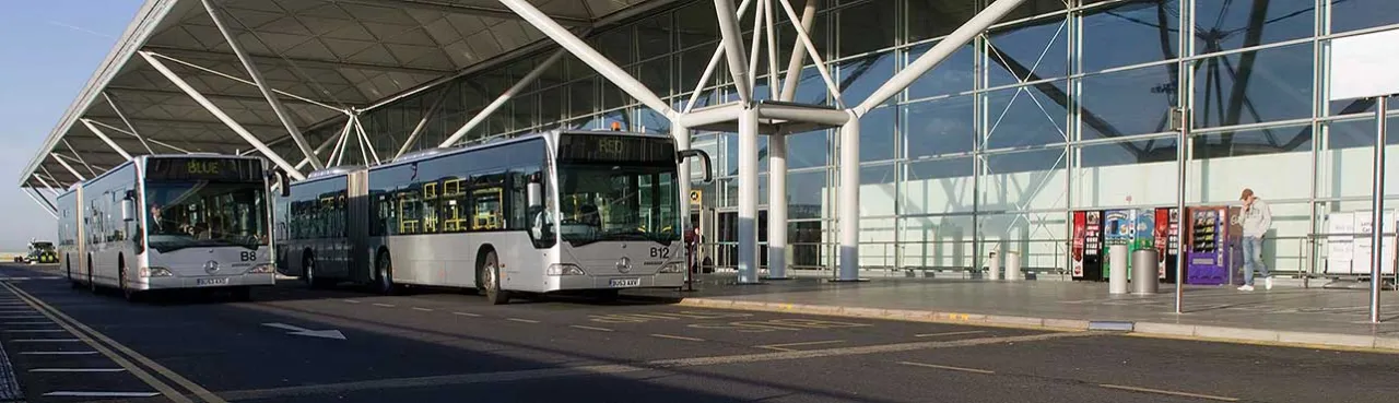 Gdzie zatrzymuje się easyBus w Stansted? Sprawdź lokalizację i więcej informacji