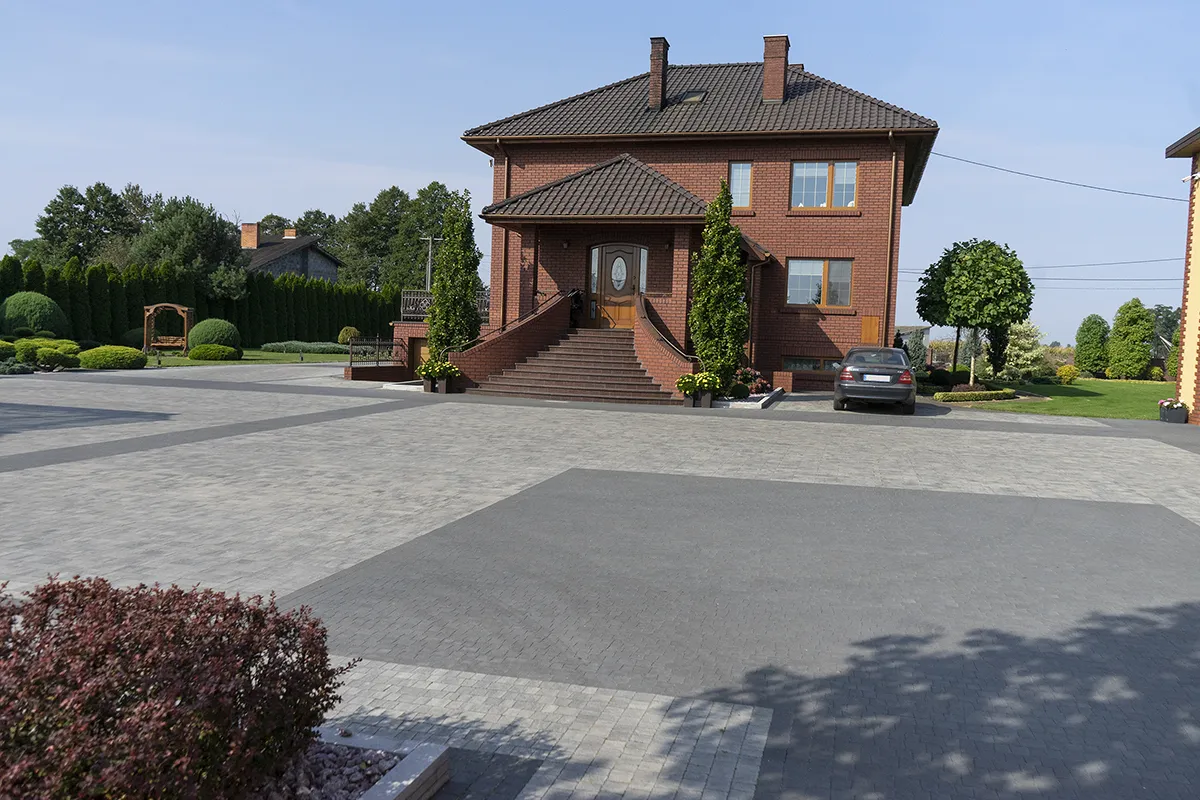 Jak wybrać kolor kostki na podjazd, aby uniknąć błędów?