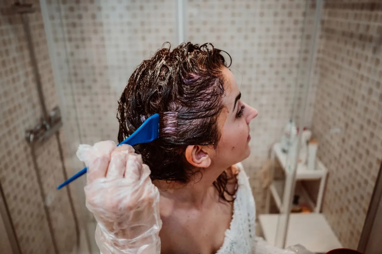Czy podczas miesiączki można farbować włosy? Oto, co warto wiedzieć