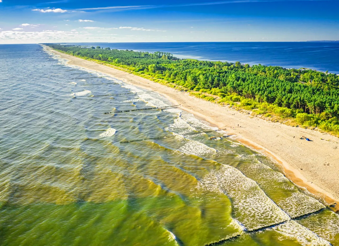 Gdzie najczystsza woda w Bałtyku? Odkryj najlepsze miejsca na kąpiel