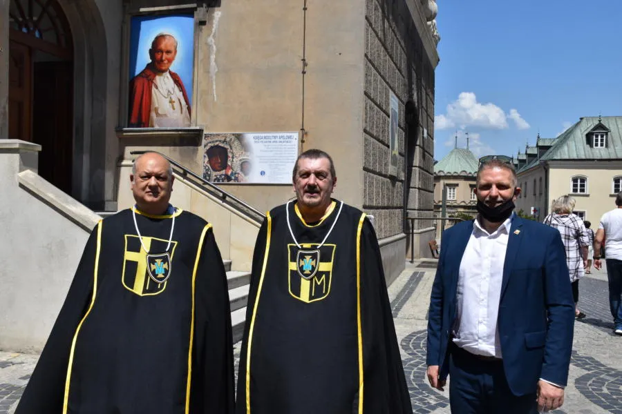 Poznaj wszystkie grupy i zawody, których patronem jest święty Jan