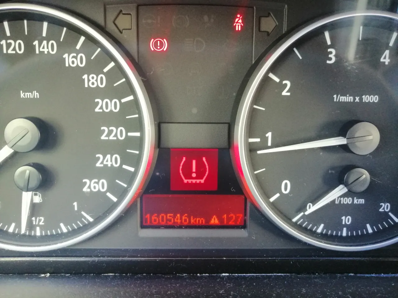 Jak usunąć błąd ciśnienia opon w BMW E87 i uniknąć problemów Jak usunąć błąd ciśnienia opon w BMW E87 i uniknąć problemów