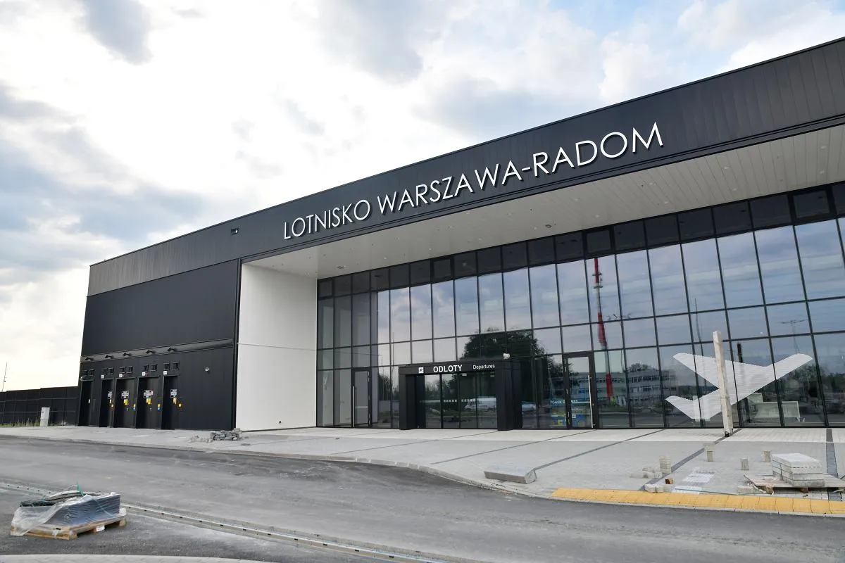 Lotnisko Radom: Kiedy rozpoczęły się pierwsze loty? Sprawdź szczegóły