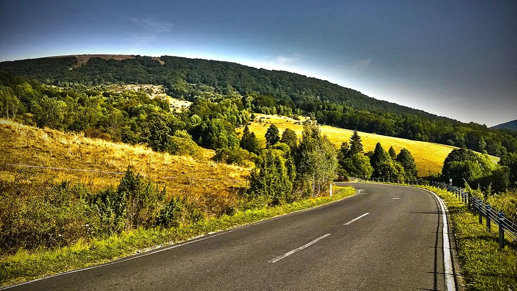 Trasy motocyklowe Kraków: Odkryj najpiękniejsze trasy na weekend