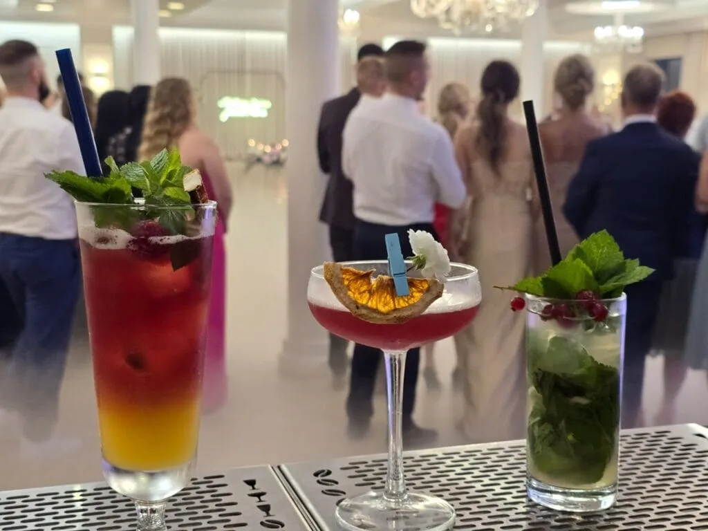 Najlepsze drinki z wódką grejpfrutową, które zachwycą Twoich gości