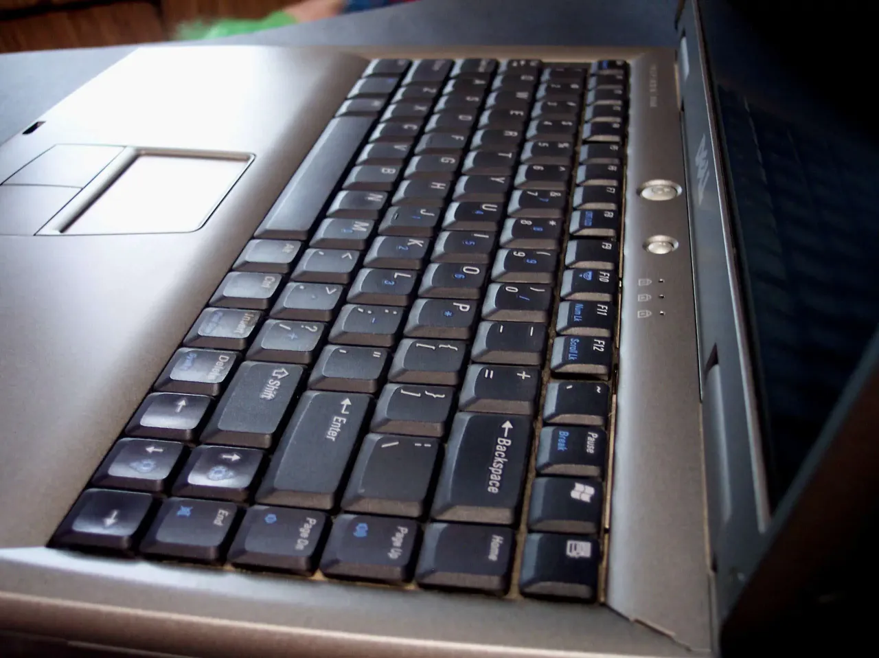 Jak włączyć klawiaturę w laptopie i rozwiązać najczęstsze problemy