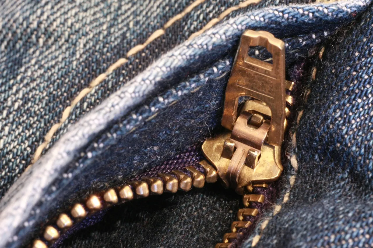 Kiedy wynaleziono zamek błyskawiczny? Historia suwaka