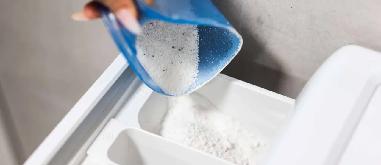 Gdzie wlać Vanish do pralki, aby skutecznie usunąć plamy?