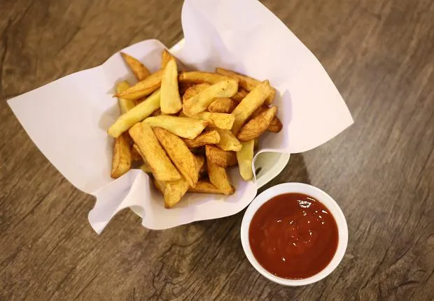Frytki z mikrofali: chrupiące i smaczne? Poznaj sekret Maksymiliana!