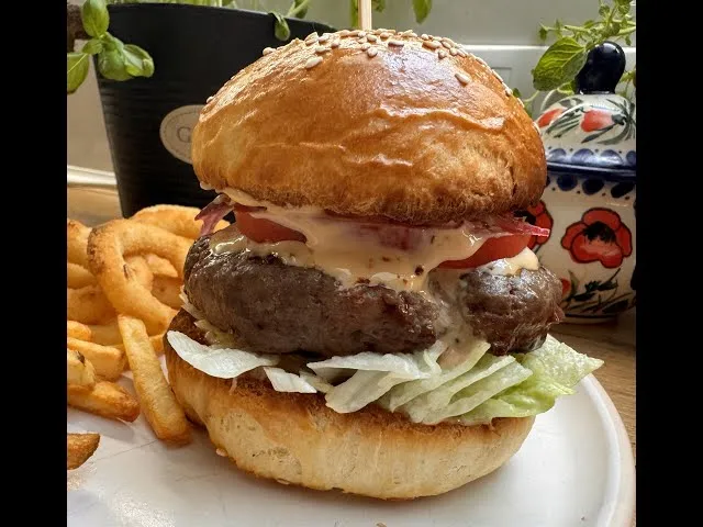 Jak zrobić hamburgery, które zachwycą Twoich gości i smakują jak w restauracji