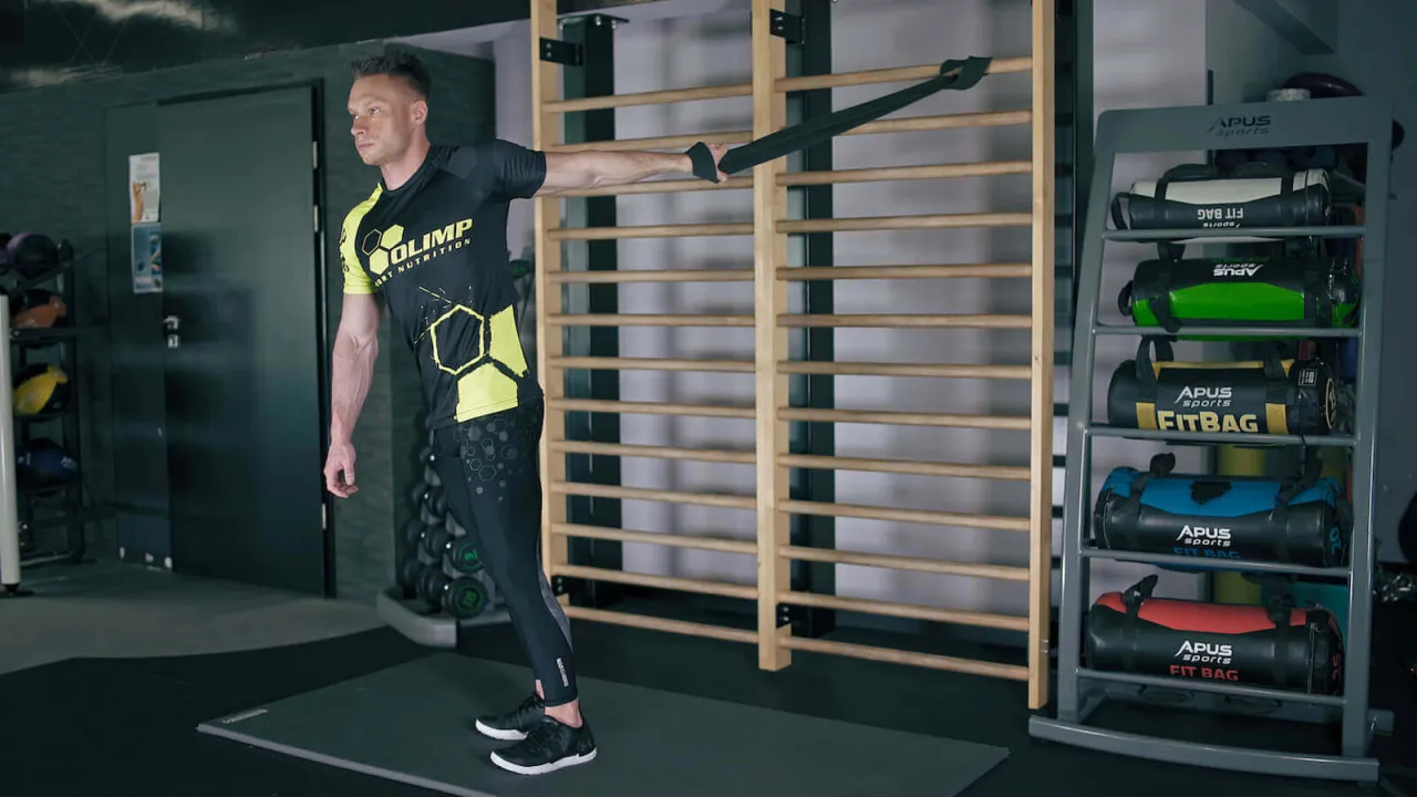 Jak rozciągać biceps? Skuteczne ćwiczenia i błędy