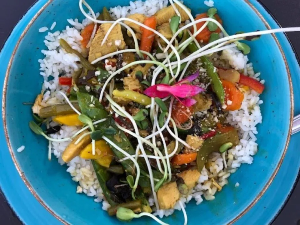 Gdzie zjeść w Jarosławcu? Odkryj najlepsze miejsca na posiłek