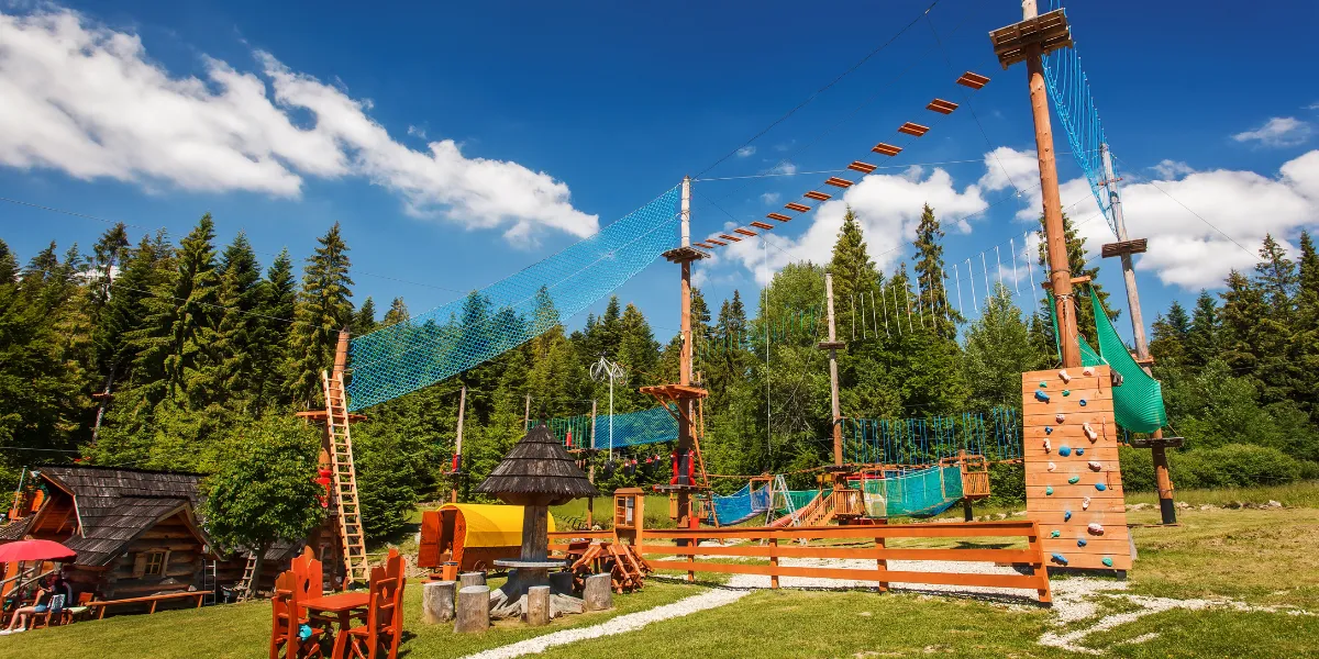 Park linowy Pobierowo - najlepsze atrakcje i trasy dla rodzin