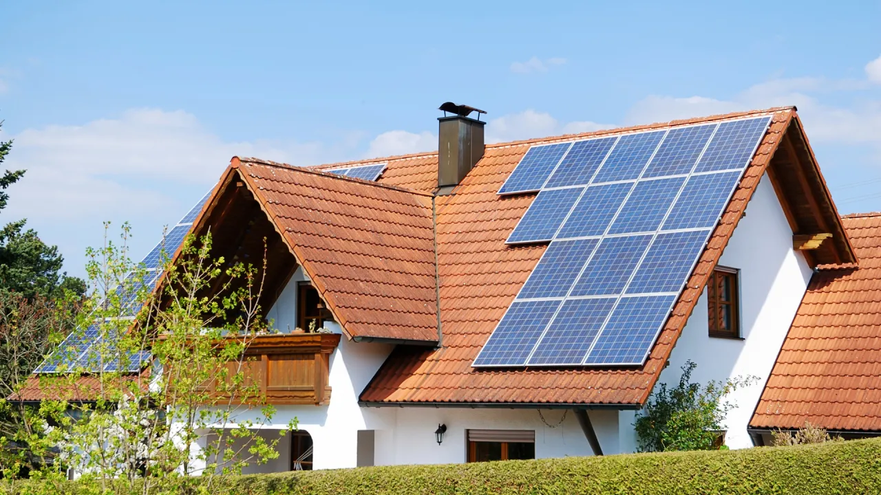 Ile produkuje fotowoltaika 10 kW? Sprawdź realne zyski energii