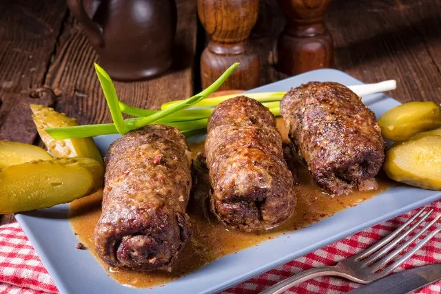 Jakie mięso na zrazy wieprzowe? Odkryj najlepsze kawałki do potrawy