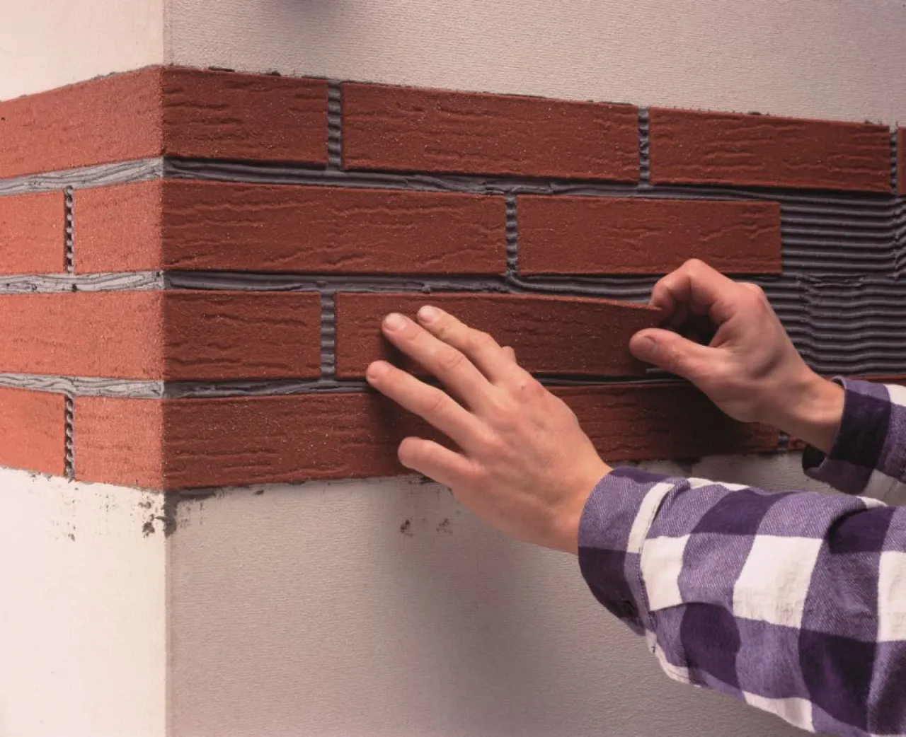 Ile kosztuje położenie płytek klinkierowych na elewacji: pełna analiza cen