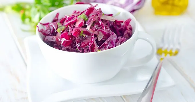 Recette de salade de chou rouge : une entrée fraîche et saine à essayer