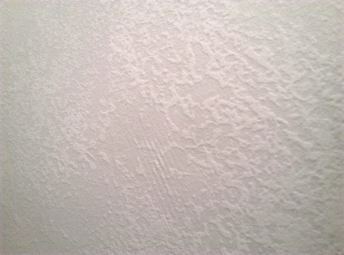 Czy na tynki gipsowe kładzie się gładź? Oto co musisz wiedzieć