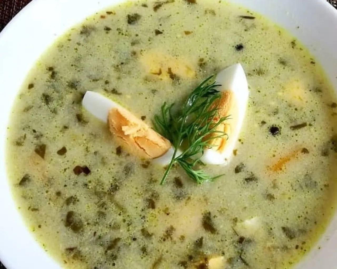 Jak zrobić zupę szczawiową ze świeżego szczawiu - prosta receptura na smaczne danie