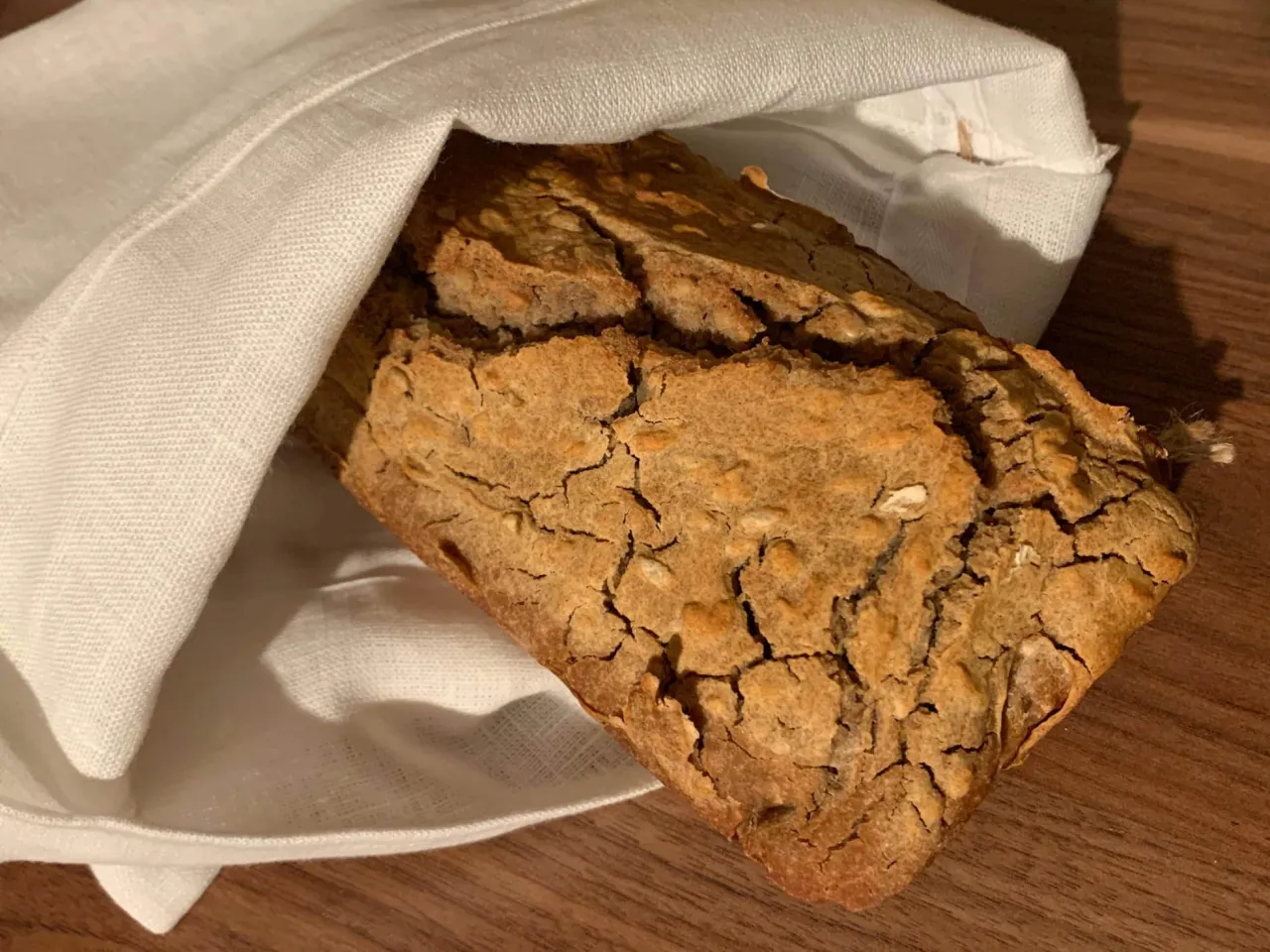 Czy chleb żytni tuczy? Odkryj prawdę o jego wpływie na wagę