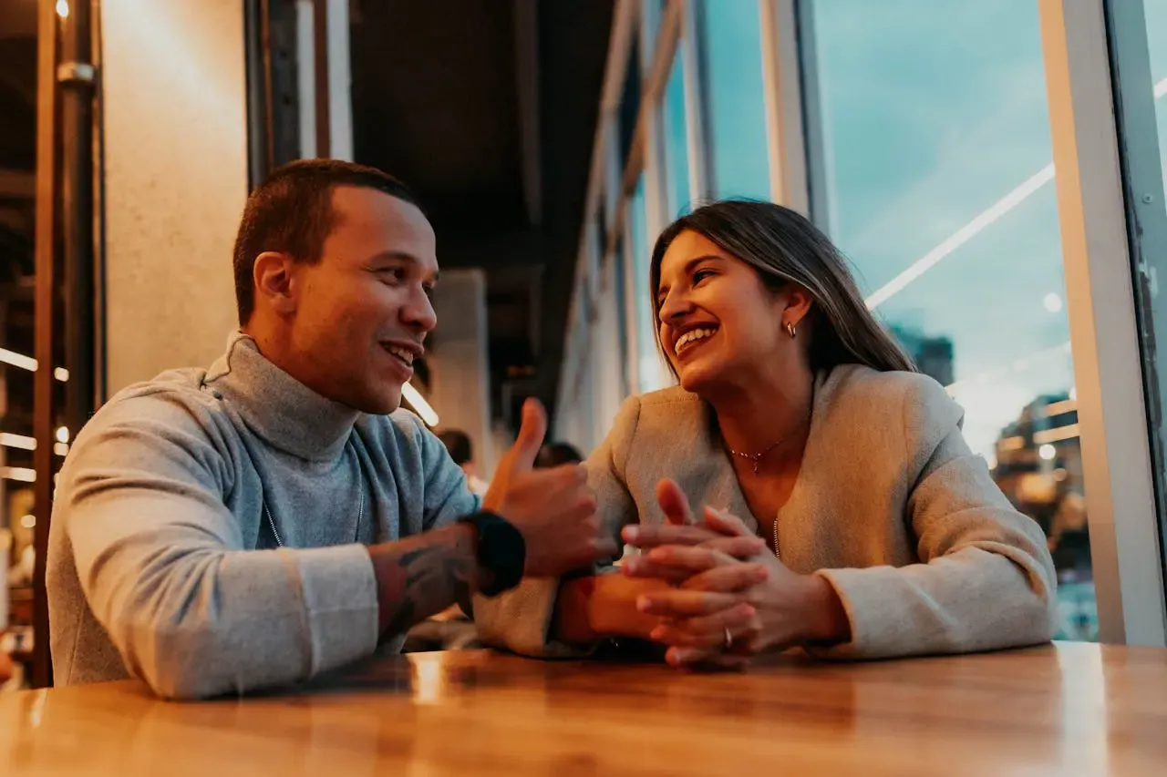 Jak powitać na pierwszej randce? Zrób wrażenie bez stresu!