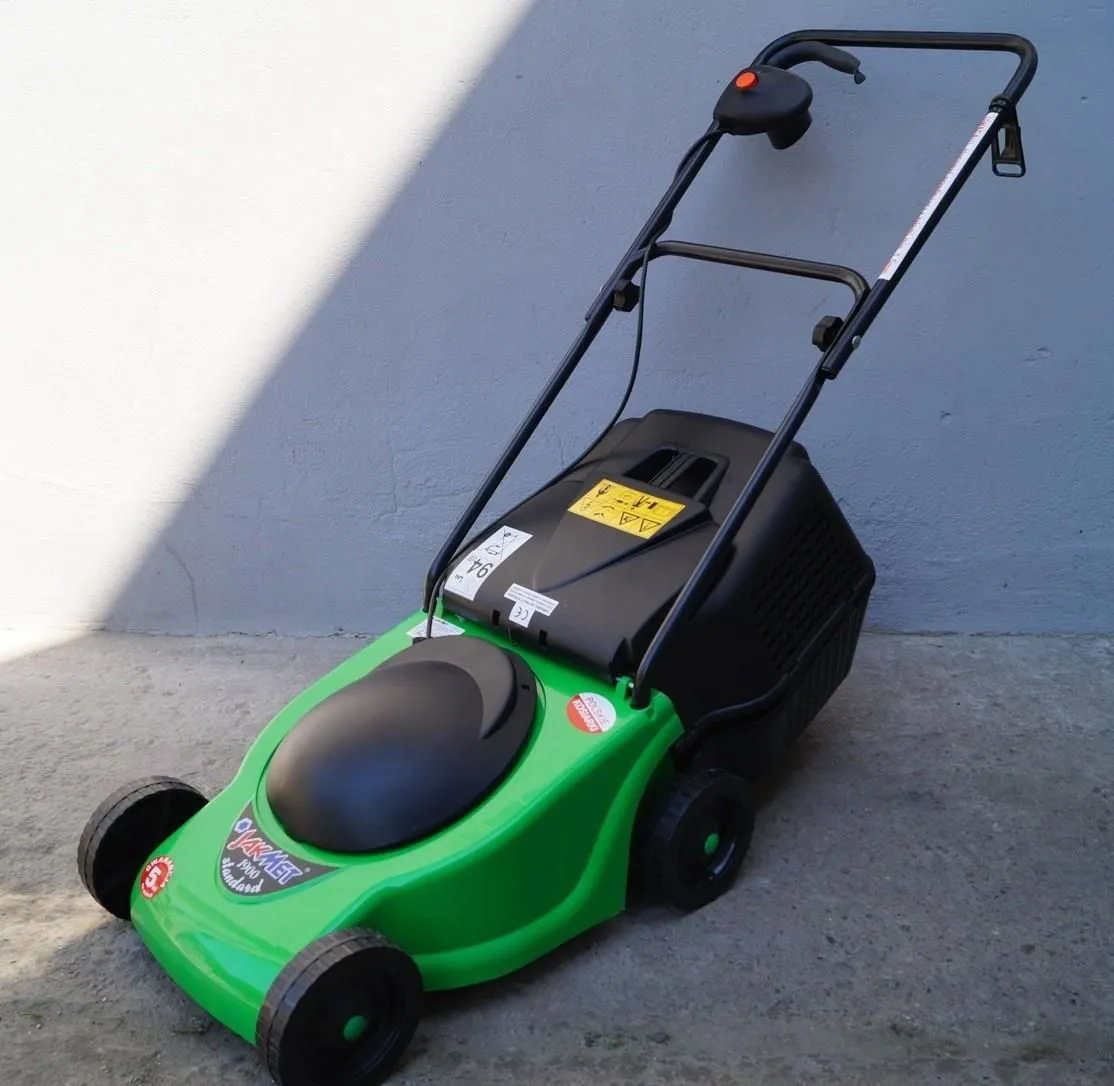 Kosiarka Jakmet: Gdzie kupić online i stacjonarnie? Sprawdź!