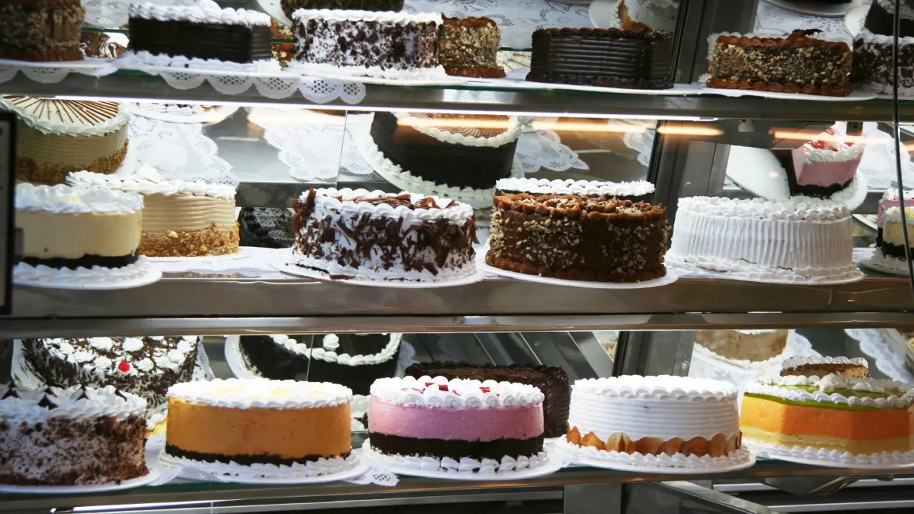 Ile kosztuje tort 1,5 kg? Poznaj ceny i czynniki wpływające na koszt Ile kosztuje tort 1,5 kg? Poznaj ceny i czynniki wpływające na koszt