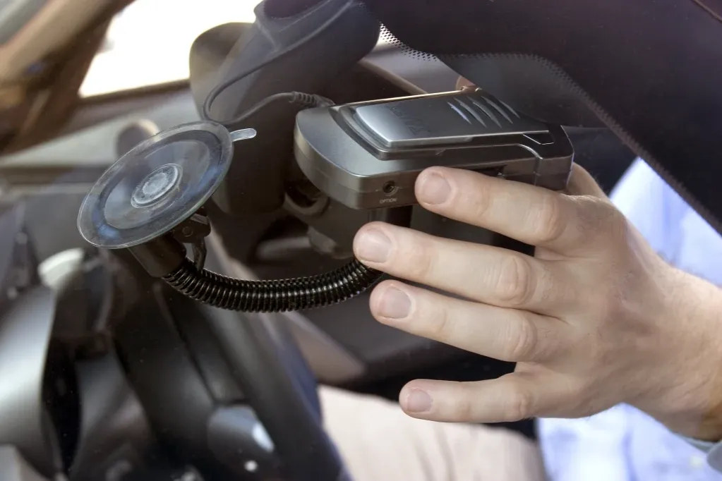 Czy policja faktycznie może wykryć antyradar? Skuteczne metody kontroli