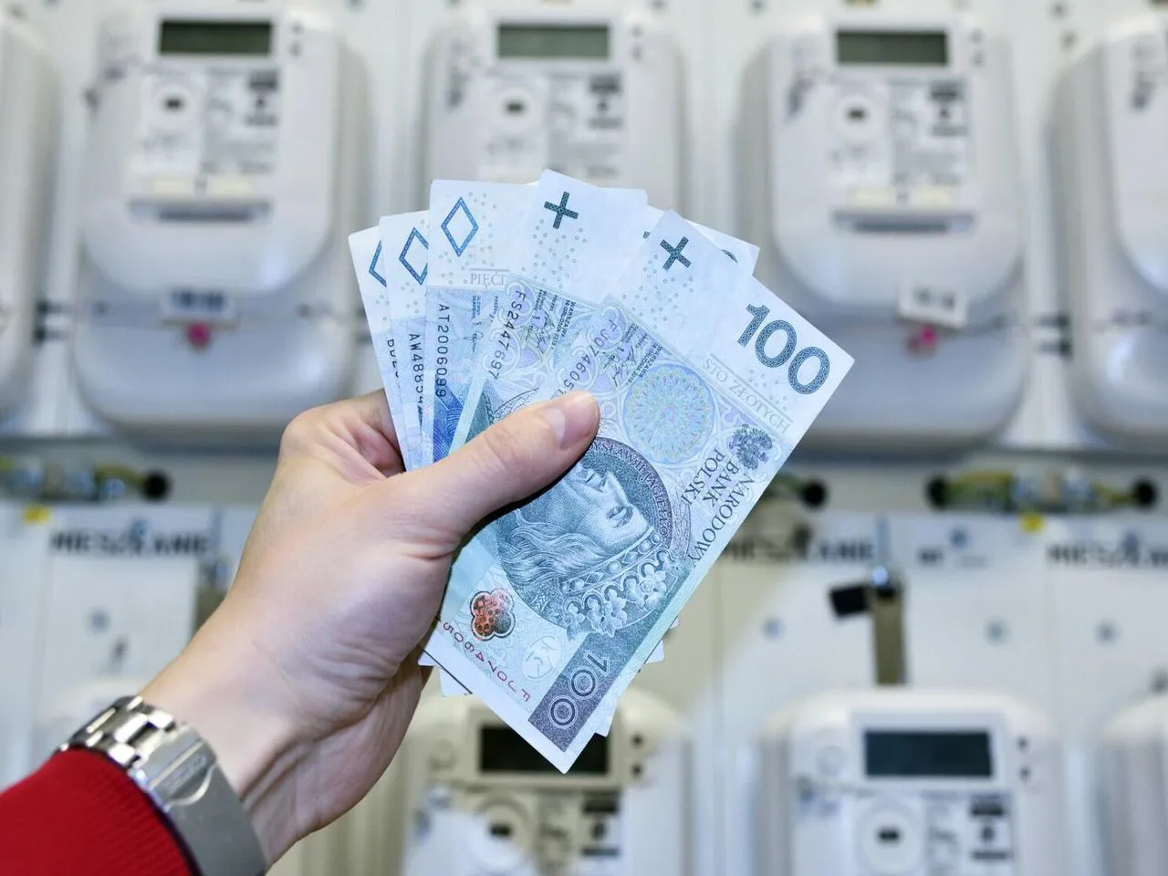 Ile zdrożeje prąd po zamrożeniu cen? Przewidywania i konsekwencje