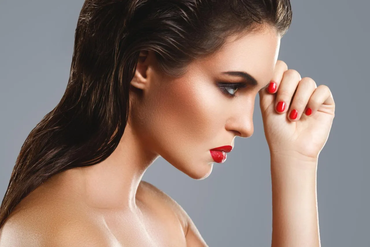 Mokra włoszka: Jak zrobić efekt wet look krok po kroku?