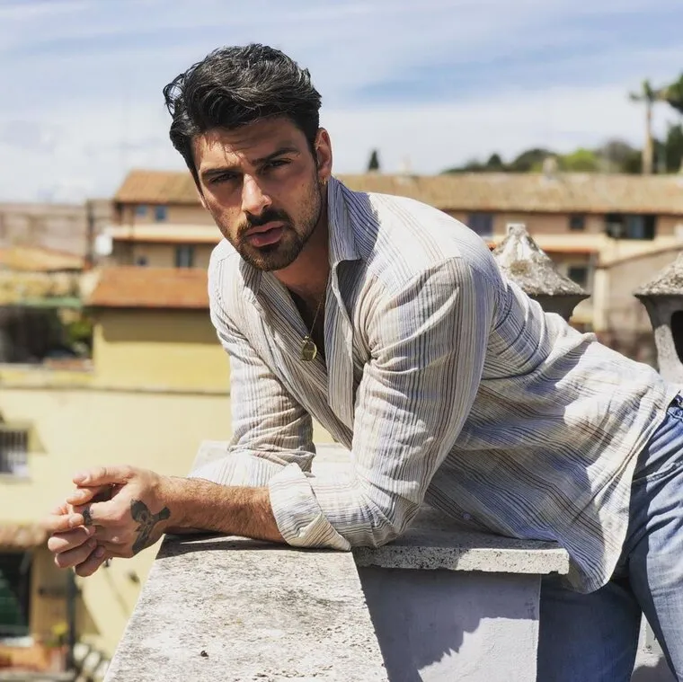 Ile ma lat Massimo z 365 dni? Zaskakujący wiek aktora!