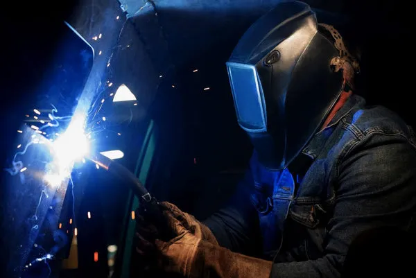 Ile zarabia spawacz w Warszawie? Zaskakujące fakty o wynagrodzeniach