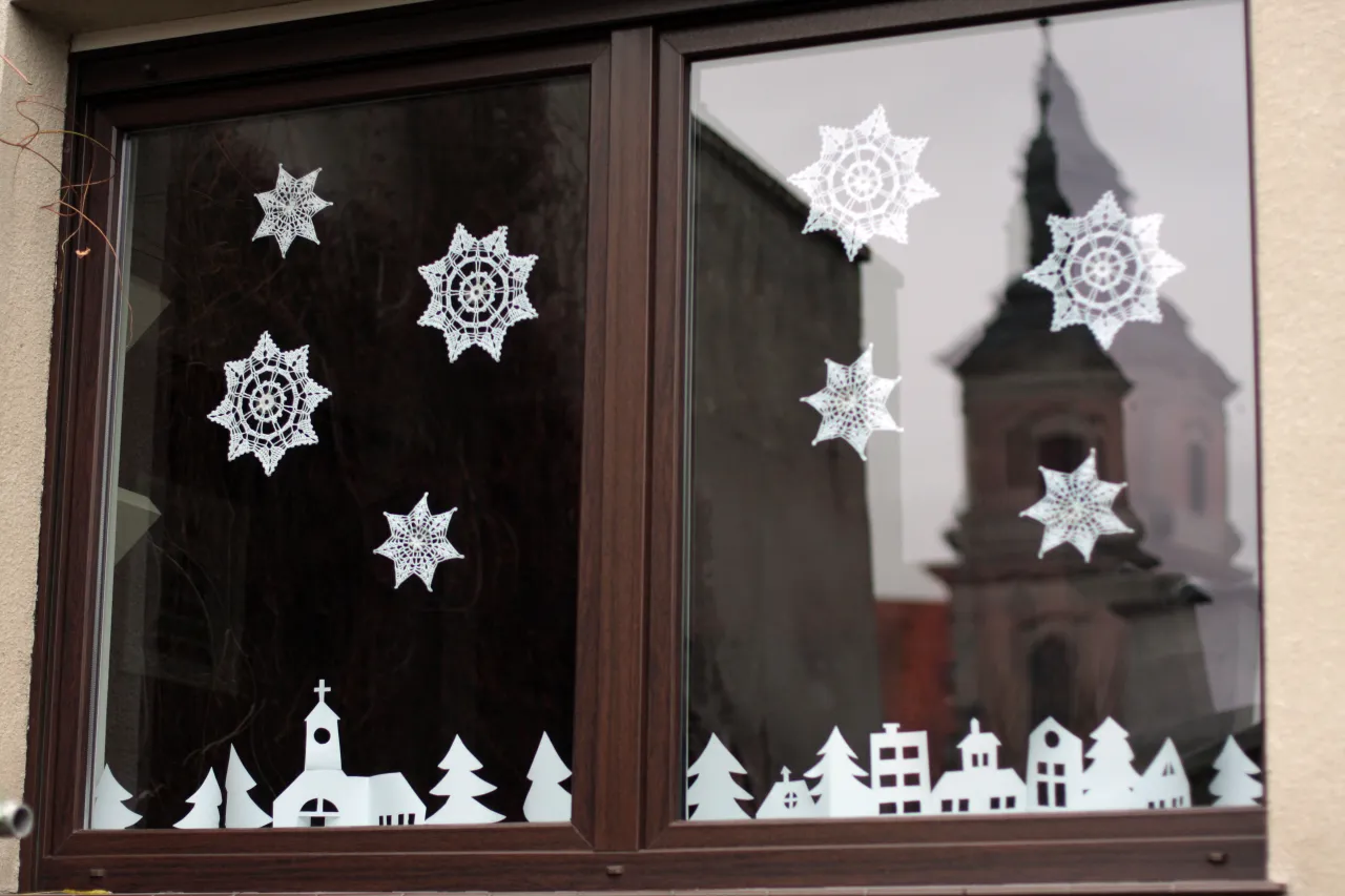 Ozdoby do firan jak zrobić: kreatywne pomysły, które zaskoczą każdego