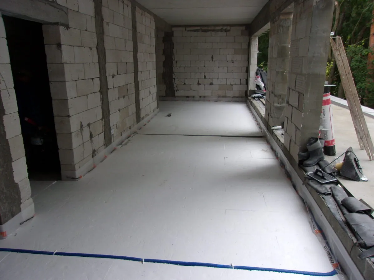 Ogrzewanie podłogowe przed czy po tynkach – uniknij kosztownych błędów Ogrzewanie podłogowe przed czy po tynkach – uniknij kosztownych błędów