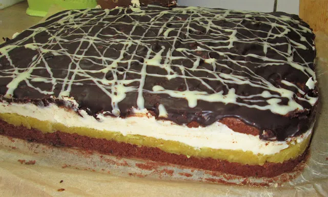 Pyszne ciasto kilimandżaro - domowy przepis z masą waniliową i jabłkami